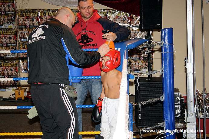 091218_0062_demir-el-abadi_k1_fight_night_ii.jpg